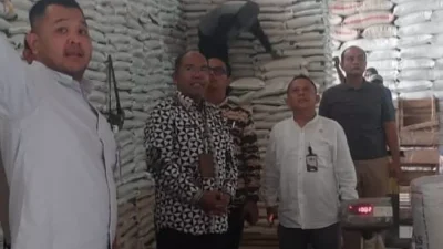 Bupati Pandeglang Salurkan Bantuan Beras untuk Ribuan Warga