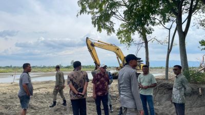 Satpol PP dan WH Aceh Besar Hentikan Aktivitas Pengerukan Pasir Laut di Baitussalam